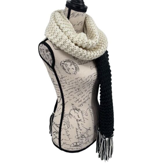 Anthropologie SLEEPING ON SNOW Chunky Knit Long Fringe Scarf Navy/White - Picture 4 of 8